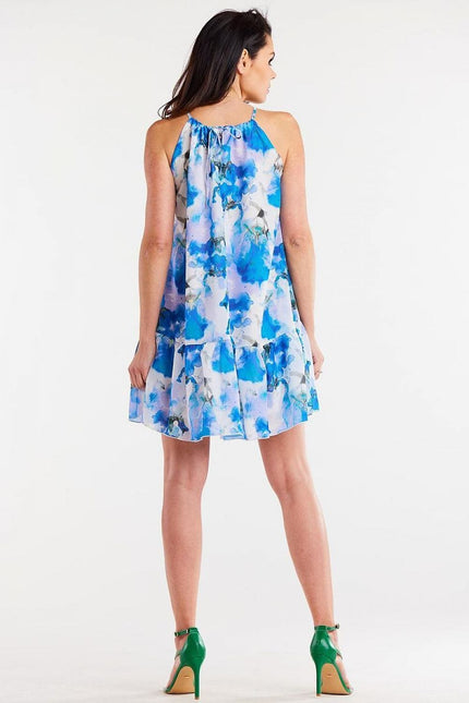 Robe d'été fleurie bleue courte sans manches, idéale pour une plage ou un look casual et confortable.