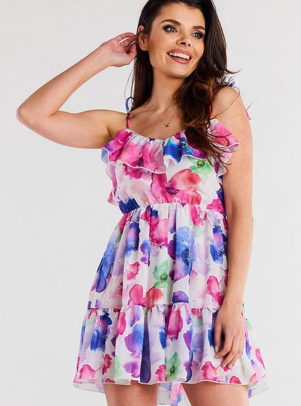 Robe d'été fleurie courte fluide sans manches, idéale pour plage ou sortie décontractée, en coton léger aux tons roses et bleus.