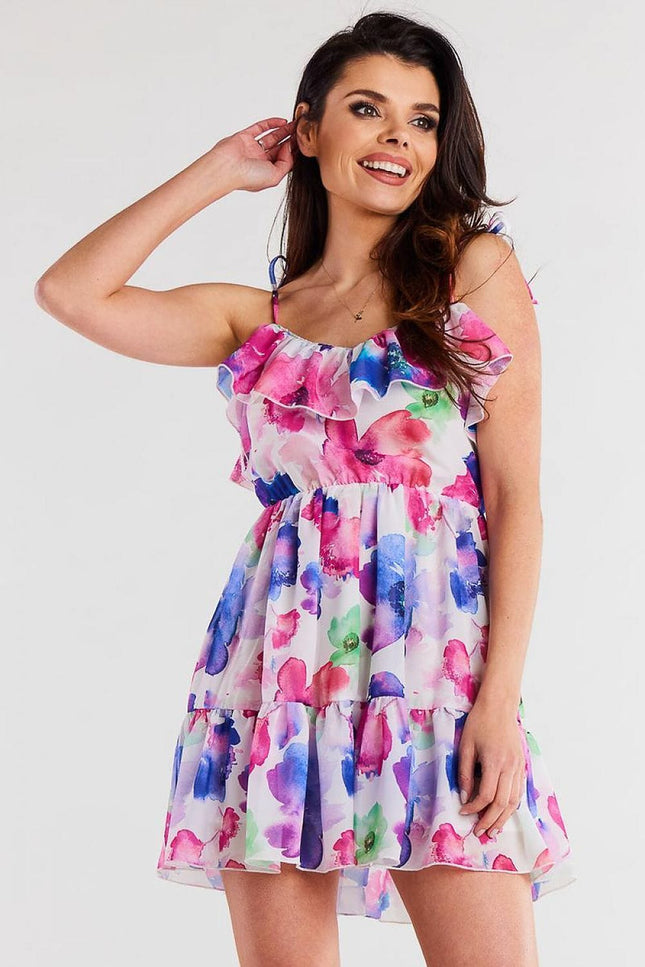 Robe d'été fleurie courte fluide sans manches, idéale pour plage ou sortie décontractée, en coton léger aux tons roses et bleus.