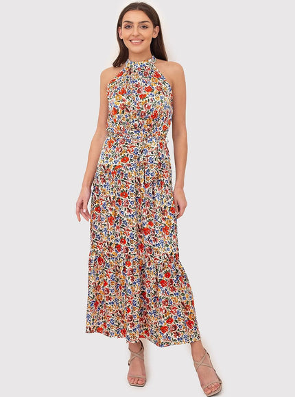 Robe d'été fleurie longue sans manches style bohème idéale pour une journée plage ou une soirée casual.