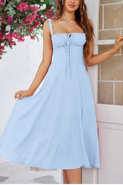 Robe été bohème bleue longue évasée sans manches pour un look chic et décontracté.