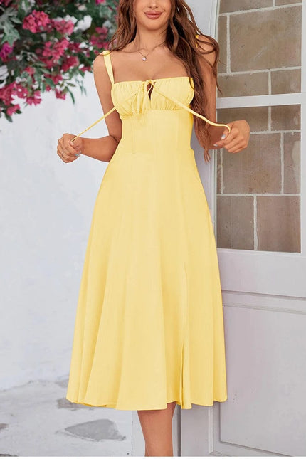 Robe été jaune évasée pour mariage invitée chic, longueur midi, style sans manches.