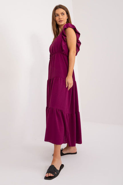 Robe d'été violette longue évasée sans manches, idéale pour soirées décontractées ou événements en plein air.