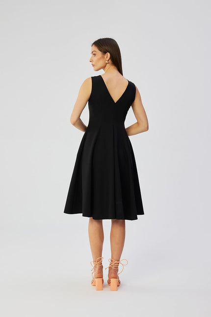 Robe noire soirée chic midi droite sans manches pour mariage invité, élégante et moderne