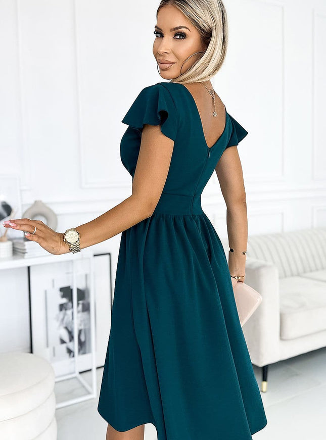 Robe verte soirée chic midi moulante sans manches pour cocktail ou événement élégant.