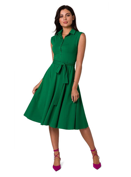 Robe verte midi chic sans manches, idéale pour cocktail, mariage ou événements, ceinture à la taille, style épuré et élégant.