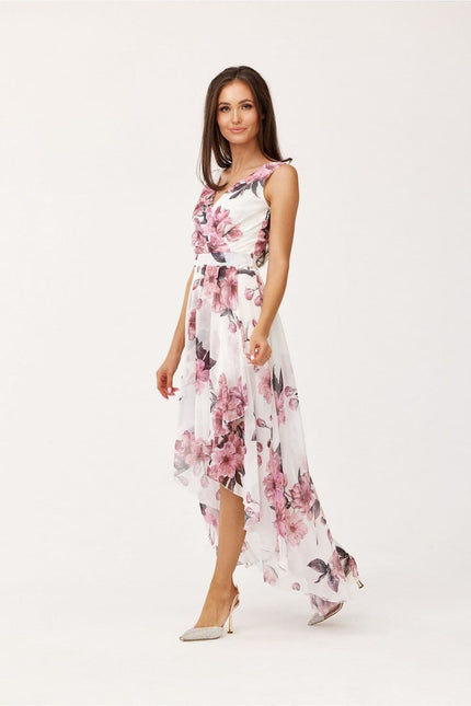 Robe fleurie asymétrique midi idéale pour mariage, chic et élégante avec des couleurs rose et blanche.