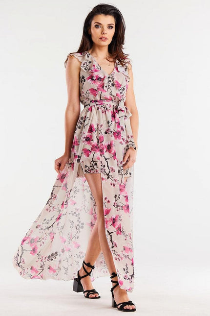 Robe asymétrique fleurie idéale pour l'été, sans manches avec design trapèze et couleur rose, parfaite pour une soirée ou un gala.