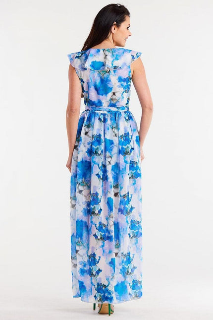 Robe fleurie bleue longue fendue, idéale pour soirée chic ou demoiselle d'honneur, avec silhouette trapèze et sans manches.