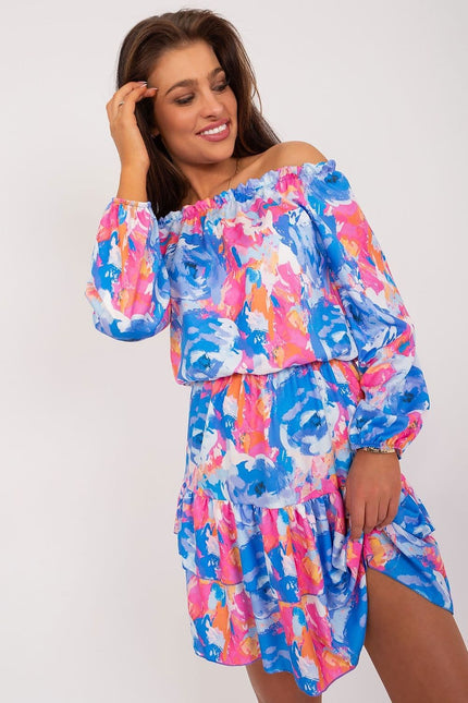 Robe été fluide à épaules dénudées, multicolore à imprimés, courte et légère pour occasions décontractées.