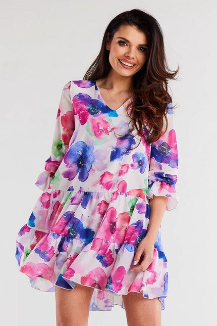 Robe florale courte à manches longues style bohème pour cocktail ou soirée, couleurs rose et violette, silhouette trapèze.