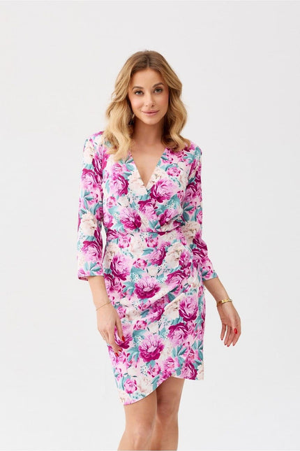 Robe fleurie chic midi à manches longues, idéale pour cocktail ou événement printanier, couleur rose et blanche.