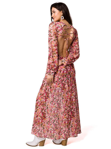 Robe longue fleurie avec manches longues et dos nu, idéale pour un style bohème chic ou un événement décontracté comme une soirée d'été.