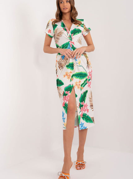 Robe de plage midi à motif floral avec manches courtes, idéale pour les sorties estivales et les vacances au bord de mer.