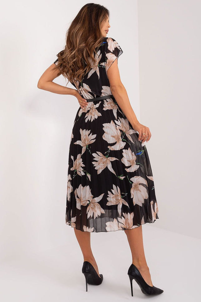 Robe fleurie noire midi à manches courtes et col rond, idéale pour cocktail ou sortie chic.