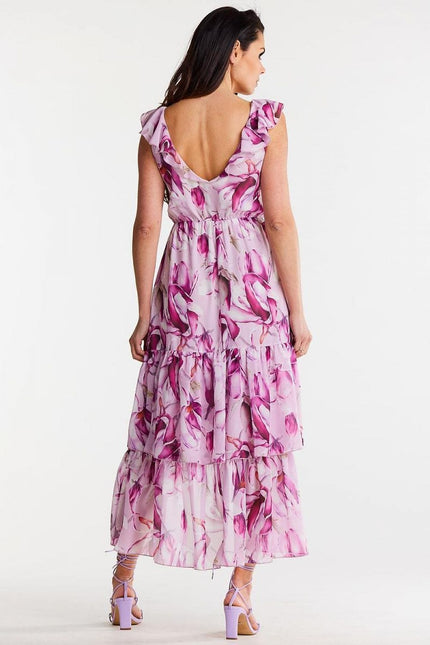 Robe d'été midi fleurie rose sans manches pour cocktails et événements en plein air, style bohème et féminin.