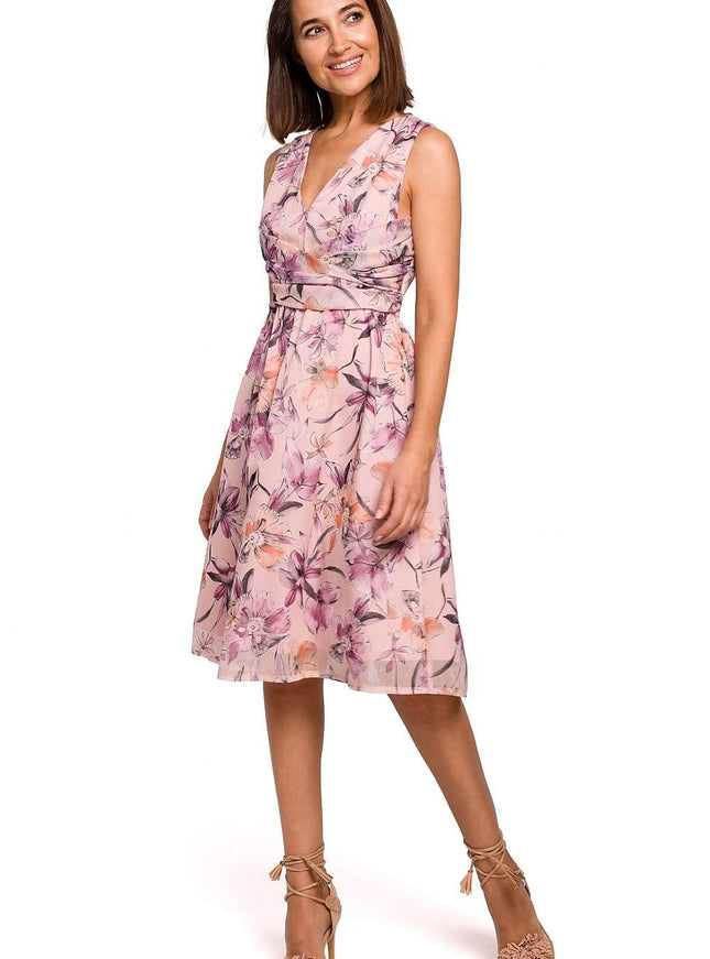 Robe cocktail fleurie rose midi pour événements, style chic et élégant, longueur parfaite pour soirées et célébrations festives.