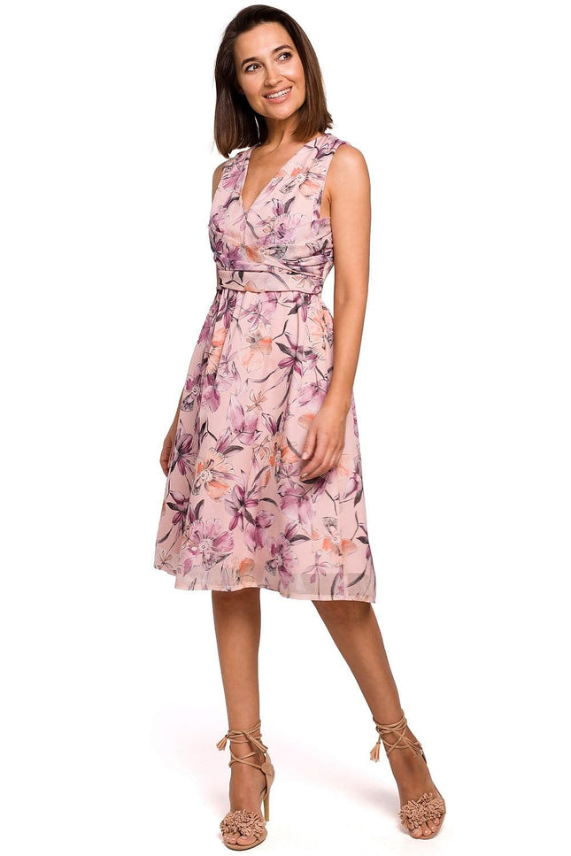 Robe cocktail fleurie rose midi pour événements, style chic et élégant, longueur parfaite pour soirées et célébrations festives.