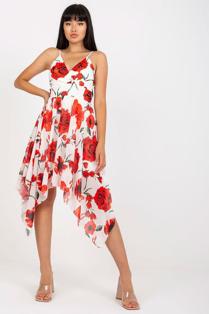 Robe d'été midi fleurie rouge sans manches, idéale pour un style chic et décontracté lors d'événements ou de sorties estivales.