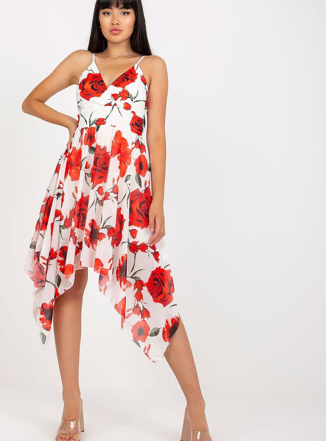 Robe d'été midi fleurie rouge sans manches, idéale pour un style chic et décontracté lors d'événements ou de sorties estivales.