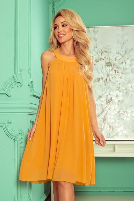 Robe soirée d'été orange sans manches et courte, silhouette droite pour femme, fluide et élégante, idéale pour événements festifs.