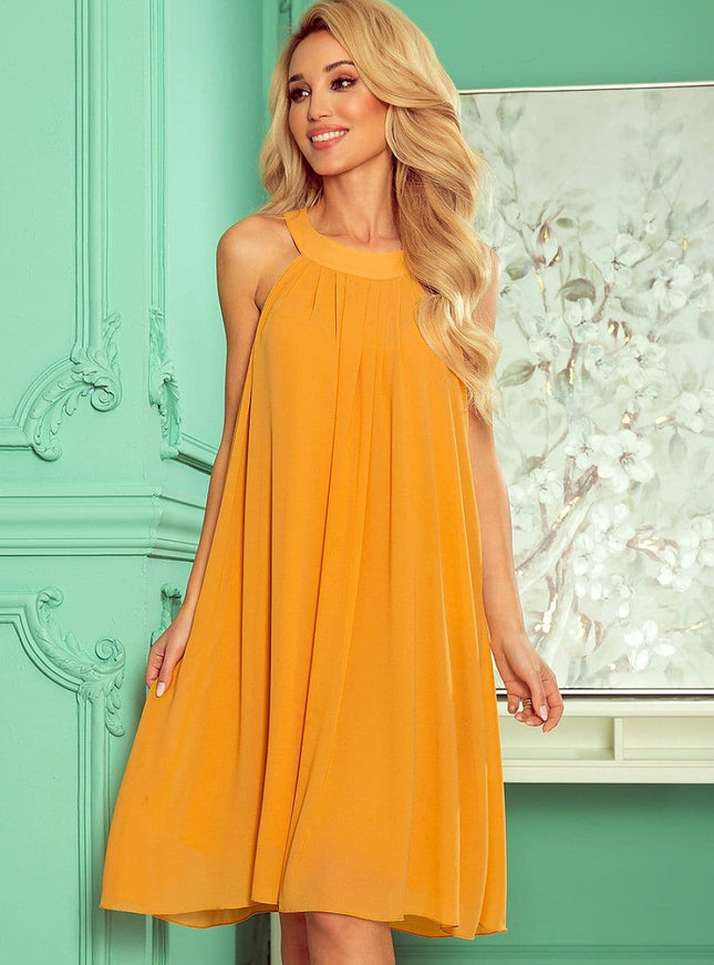 Robe soirée d'été orange sans manches et courte, silhouette droite pour femme, fluide et élégante, idéale pour événements festifs.