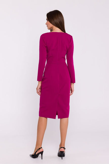 Robe rose midi droite manches longues pour cocktail ou soirée chic, élégante et moderne.