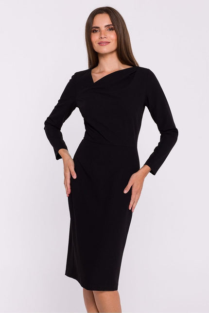 Robe noire soirée chic midi avec manches longues pour cocktail ou événement formel.