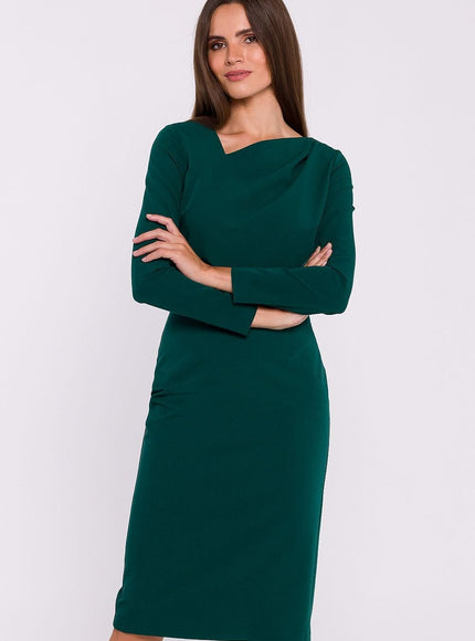 Robe verte cocktail midi chic à manches longues pour soirée élégante et habillée.