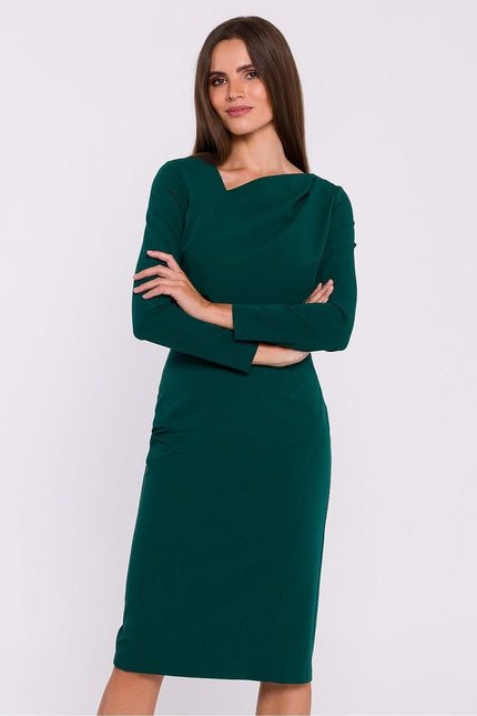 Robe verte cocktail midi chic à manches longues pour soirée élégante et habillée.