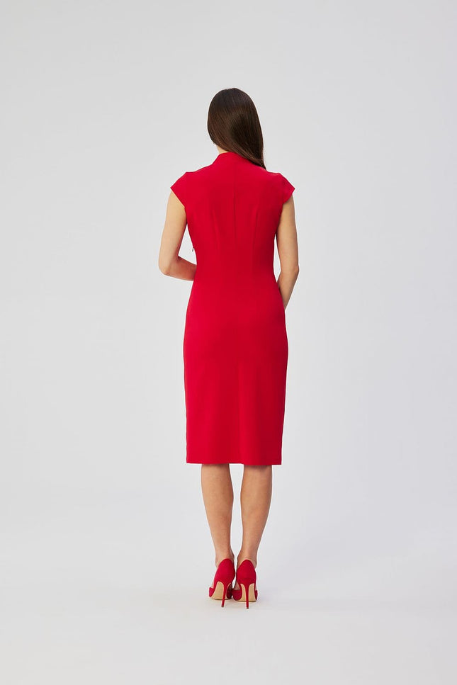 Robe cocktail rouge midi chic pour soirée élégante, à manches courtes et silhouette droite, idéale pour événements formels.