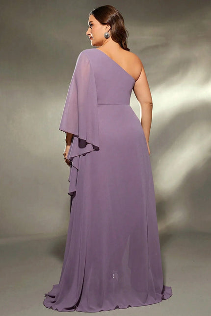 Robe grande taille violette longue à épaules dénudées idéale pour soirée ou événement élégant.