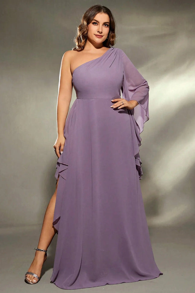 Robe grande taille chic violette avec épaule dénudée pour soirée ou événement, longueur midi et silhouette trapèze.