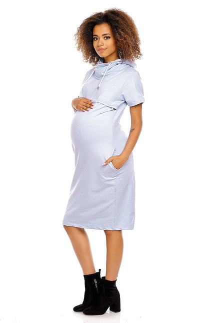 Robe de grossesse casual bleue midi à manches courtes et capuche pour un confort quotidien.