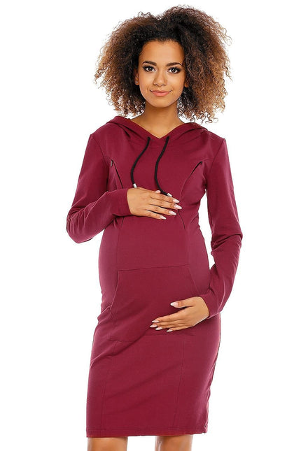 Robe de grossesse bordeaux midi à manches longues et capuche, confortable et élégante pour future maman.