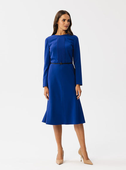 Robe bleue chic mi-longue à manches longues idéale pour soirée ou cocktail, élégante avec taille cintrée et jupe évasée.