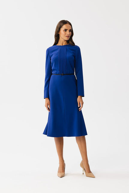 Robe bleue chic mi-longue à manches longues idéale pour soirée ou cocktail, élégante avec taille cintrée et jupe évasée.