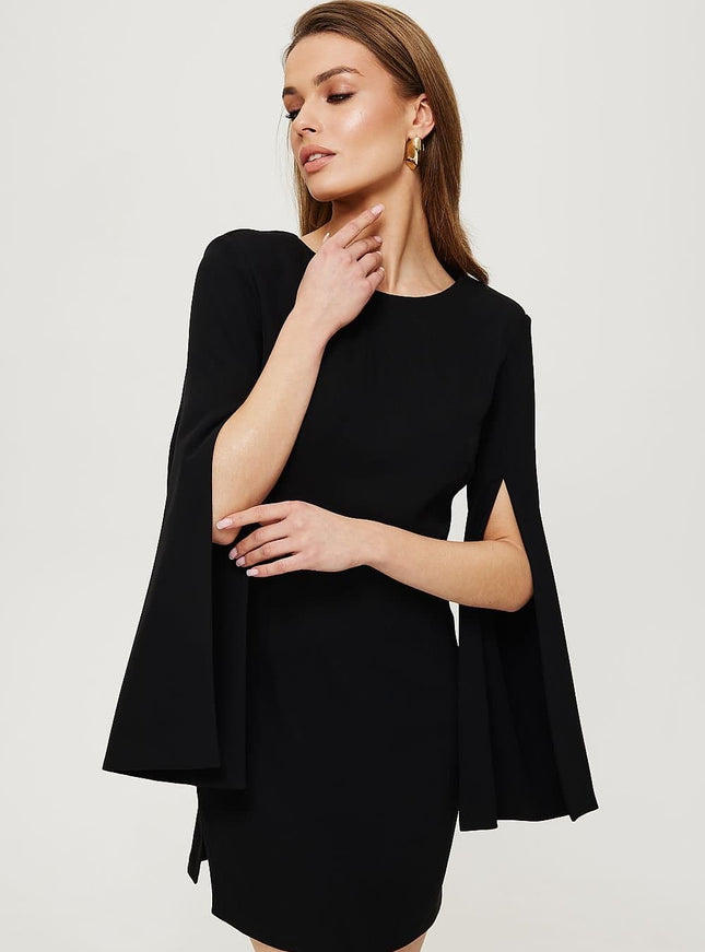 Robe noire chic soirée courte manche longue pour cocktail ou événement habillé, silhouette droite élégante.