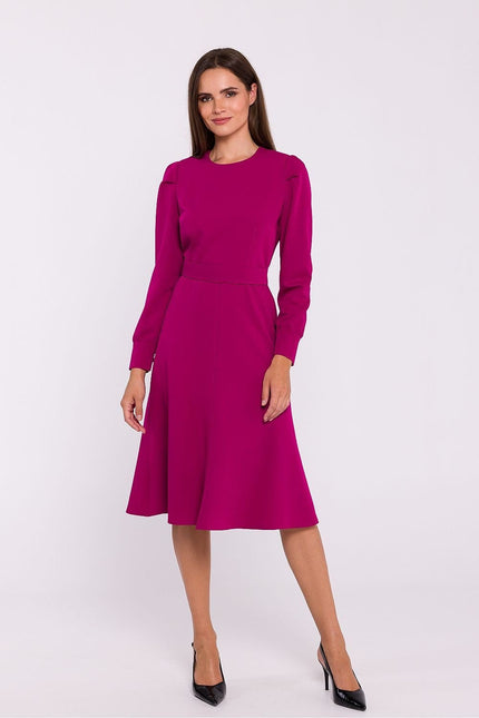 Robe cocktail rose midi manches longues pour femme, élégante et tendance pour soirées ou événements chics.