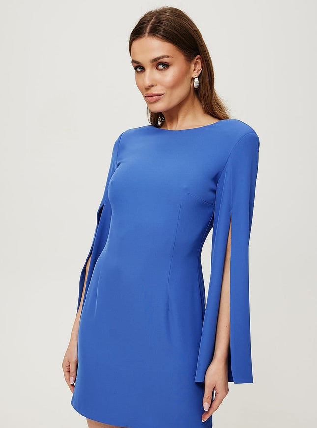 Robe habillée courte bleue style cocktail avec manches longues pour soirée élégante.