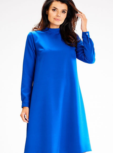 Robe bleue habillée pour femme enceinte, manches longues, coupe droite et élégante, idéale pour occasions spéciales.