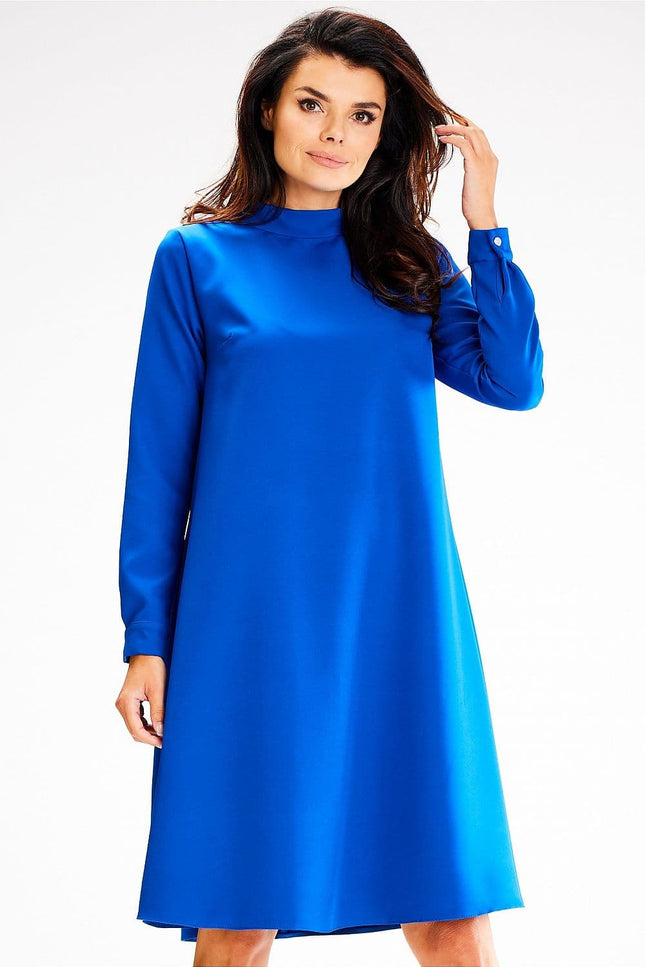 Robe bleue habillée pour femme enceinte, manches longues, coupe droite et élégante, idéale pour occasions spéciales.