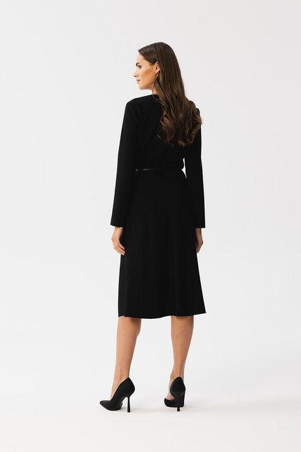 Robe noire chic midi à manches longues, idéale pour cocktail ou soirée élégante.