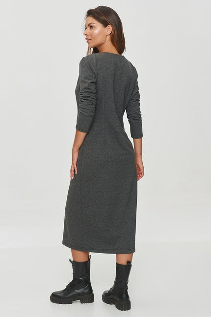 Robe pull midi noire manches longues pour style décontracté et confortable.