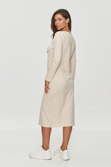 Robe beige midi chic pour cocktail avec manches longues et silhouette droite