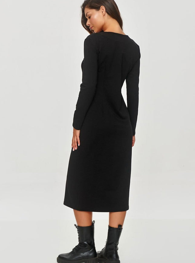 Robe noire simple, manches longues, midi, pour soirée ou travail, silhouette droite et confortable.