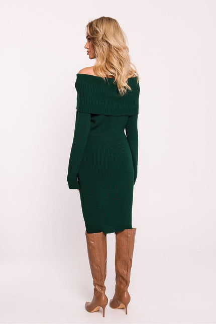 Robe pull verte midi à épaules dénudées pour soirée chic et hiver femme.