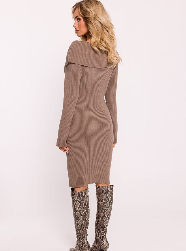 Robe pull beige moulante à manches longues pour soirée casual et hiver femme.