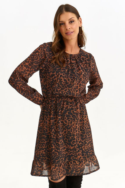 Robe courte à manches longues et imprimé léopard pour soirée casual ou journée, silhouette droite et style chic.