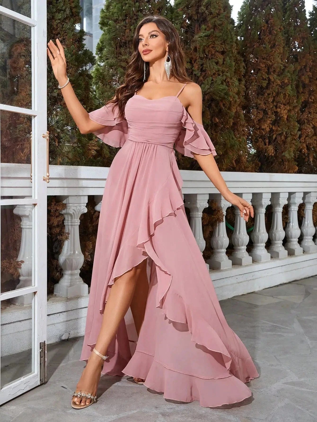 robe asymétrique fluide longue pour mariage invitée chic de style trapèze manches courtes beige
